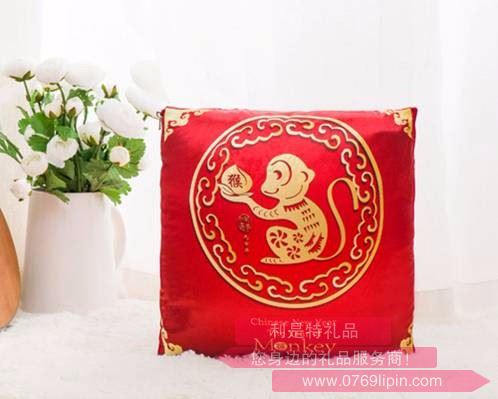 金猴獻(xiàn)瑞抱枕被